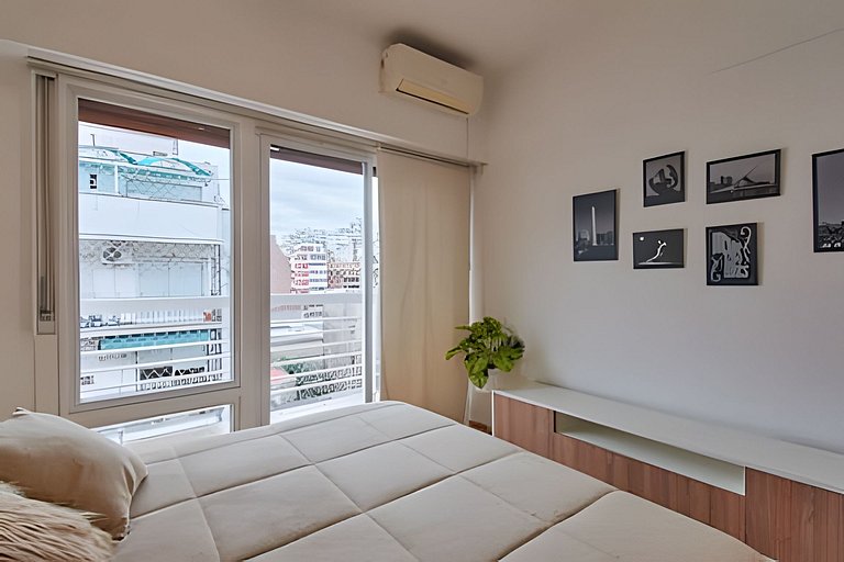 Sunny 3BR apartment in the heart of Recoleta