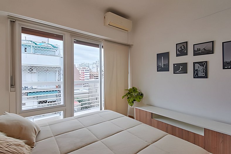 Sunny 3BR apartment in the heart of Recoleta