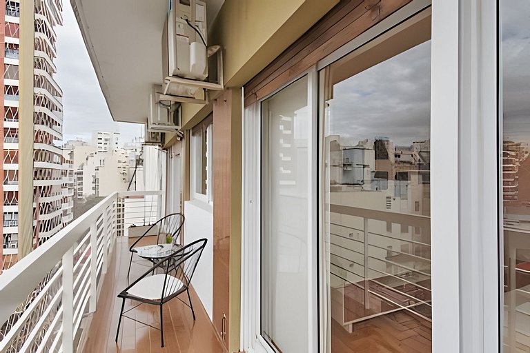 Sunny 3BR apartment in the heart of Recoleta