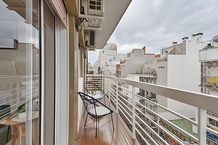 Sunny 3BR apartment in the heart of Recoleta