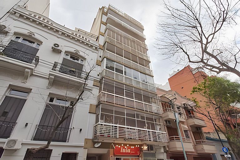 Sunny 3BR apartment in the heart of Recoleta